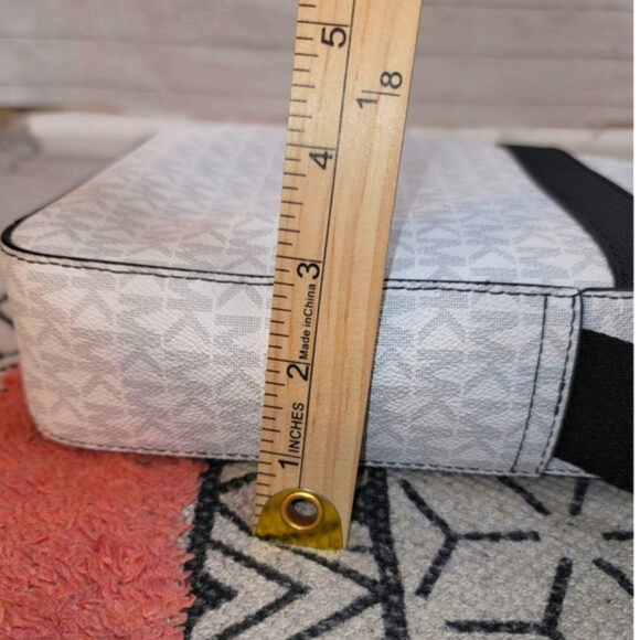 Michael Kors White and Black Crossbody Bag - Picture 13 of 16